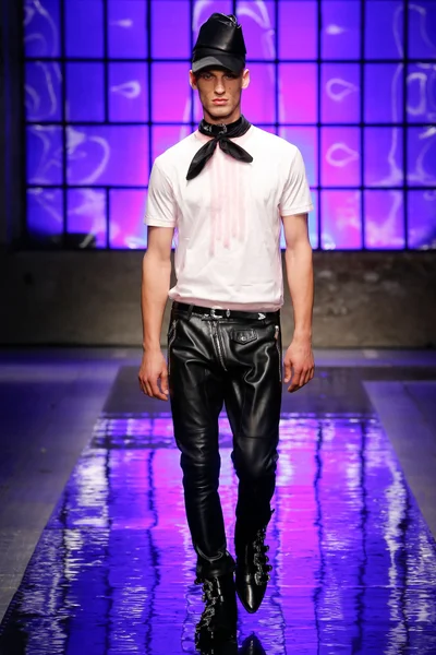 Look 48